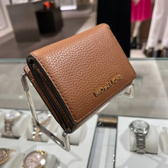 MICHAEL KORS JET SET TRAVEL MEDIUM PEBBLED LEATHER TRIFOLD WALLET - Picture 6 of 8